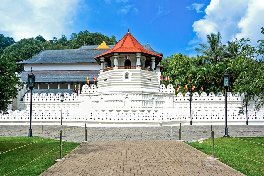 Temple of the Tooth (Sri Dalada Maligawa): A Sacred Landmark in Kandy